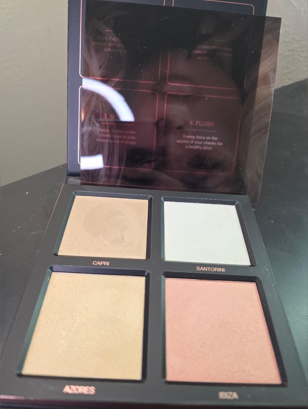 HUDA BEAUTY 3D Highlighter Palette - Champagne Bronze Glow - Picture 3 of 4
